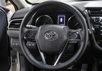 Подержанный автомобиль Toyota Camry Sedan 2019 года (17 фото)