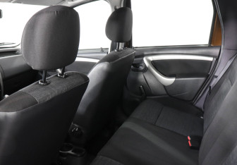 Подержанный автомобиль Renault Duster 2014 года (8 фото)