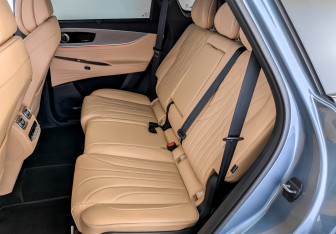 Подержанный автомобиль Jaecoo J8 2024 года (12 фото)