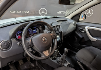 Подержанный автомобиль Nissan Terrano 2021 года (15 фото)