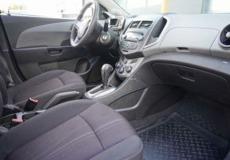 Подержанный автомобиль Chevrolet Aveo Hatchback 2012 года (11 фото)