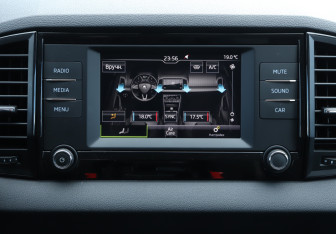 Подержанный автомобиль Skoda Karoq 2022 года (17 фото)