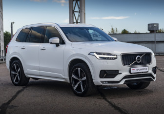 Подержанный автомобиль Volvo XC90 2017 года (3 фото)