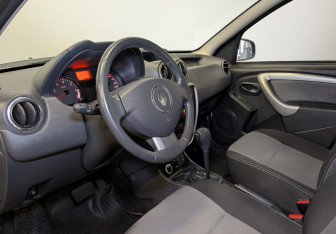 Подержанный автомобиль Renault Duster 2014 года (16 фото)