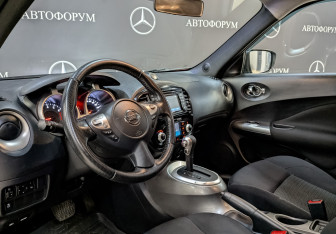 Подержанный автомобиль Nissan Juke 2017 года (15 фото)