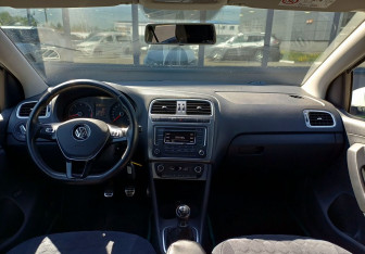 Подержанный автомобиль Volkswagen Polo Sedan 2016 года (11 фото)