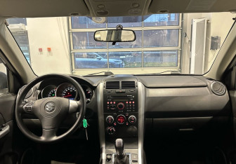 Подержанный автомобиль Suzuki Grand Vitara 2009 года (15 фото)
