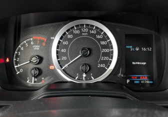 Подержанный автомобиль Toyota Corolla Sedan 2022 года (15 фото)