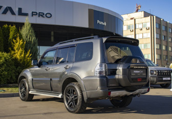 Подержанный автомобиль Mitsubishi Pajero 2014 года (7 фото)