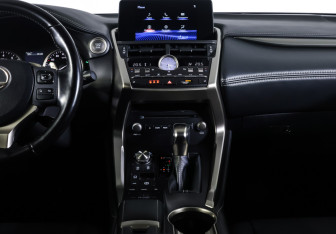 Подержанный автомобиль Lexus NX 2020 года (13 фото)