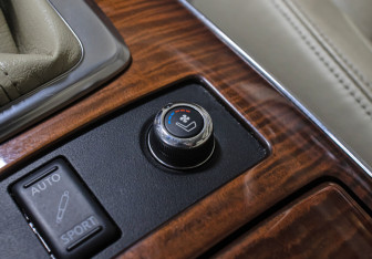 Подержанный автомобиль Infiniti FX 2012 года (23 фото)