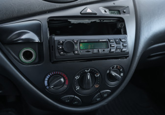 Подержанный автомобиль Ford Focus Sedan 2004 года (12 фото)