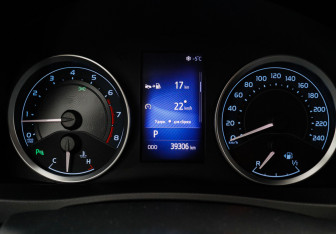 Подержанный автомобиль Toyota Corolla Sedan 2016 года (13 фото)