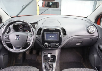 Подержанный автомобиль Renault Kaptur 2017 года (11 фото)