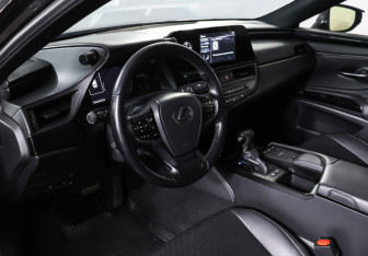 Подержанный автомобиль Lexus ES 2021 года (15 фото)