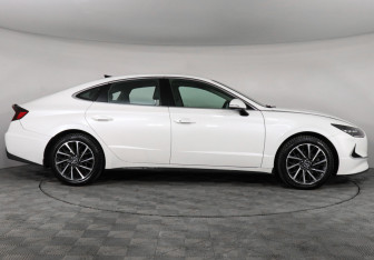 Подержанный автомобиль Hyundai Sonata 2020 года (4 фото)