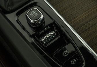 Подержанный автомобиль Volvo XC60 2021 года (18 фото)