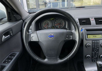 Подержанный автомобиль Volvo S40 2008 года (13 фото)