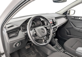 Подержанный автомобиль Skoda Rapid Liftback 2022 года (16 фото)