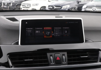 Подержанный автомобиль BMW X1 2020 года (16 фото)