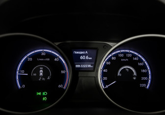 Подержанный автомобиль Hyundai ix35 2012 года (9 фото)