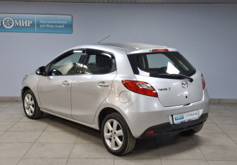 Подержанный автомобиль Mazda 2 Hatchback 2009 года (7 фото)