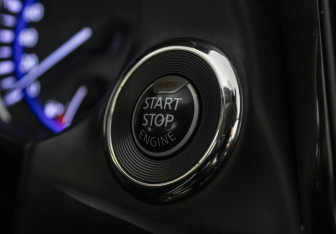 Подержанный автомобиль Infiniti Q50 2017 года (20 фото)