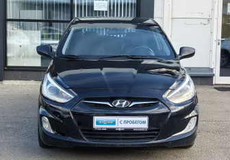 Подержанный автомобиль Hyundai Solaris Hatchback 2013 года (2 фото)