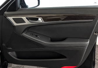 Подержанный автомобиль Hyundai Genesis 2016 года (25 фото)