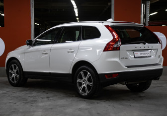 Подержанный автомобиль Volvo XC60 2010 года (7 фото)