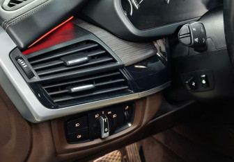 Подержанный автомобиль BMW X5 2017 года (25 фото)