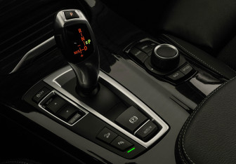 Подержанный автомобиль BMW X4 2017 года (18 фото)