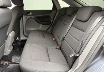 Подержанный автомобиль Ford Focus Hatchback 2010 года (11 фото)