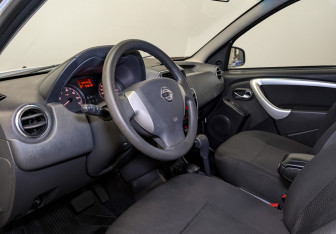 Подержанный автомобиль Nissan Terrano 2015 года (16 фото)