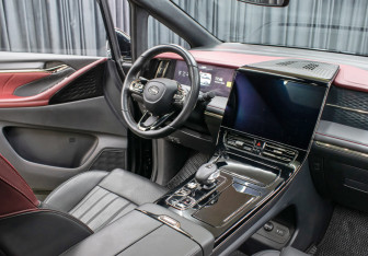 Подержанный автомобиль GAC M8 2023 года (11 фото)