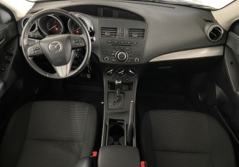 Подержанный автомобиль Mazda 3 Hatchback 2013 года (11 фото)