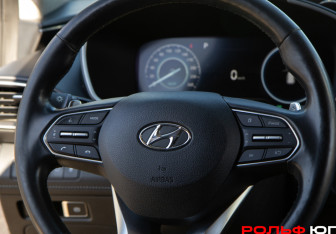Подержанный автомобиль Hyundai Santa Fe 2021 года (13 фото)