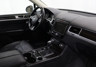 Подержанный автомобиль Volkswagen Touareg 2017 года (9 фото)