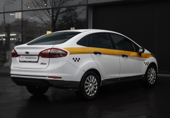 Подержанный автомобиль Ford Fiesta Sedan 2016 года (5 фото)