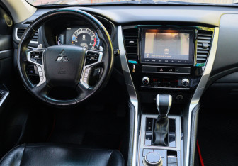 Подержанный автомобиль Mitsubishi Montero Sport 2022 года (11 фото)