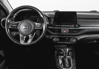 Подержанный автомобиль Kia Cerato Sedan 2019 года (10 фото)