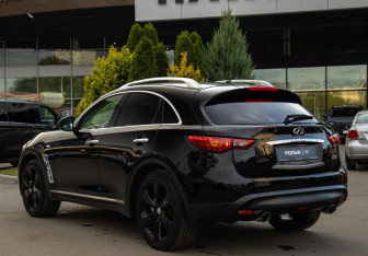 Подержанный автомобиль Infiniti FX 2013 года (5 фото)