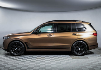 Подержанный автомобиль BMW X7 2019 года (8 фото)