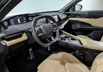 Подержанный автомобиль Changan UNI-V 2022 года (15 фото)