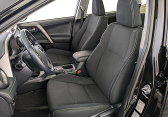 Подержанный автомобиль Toyota RAV4 2018 года (20 фото)