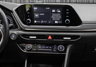Подержанный автомобиль Hyundai Sonata 2021 года (15 фото)