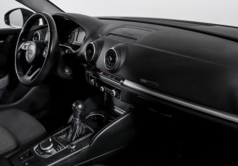 Подержанный автомобиль Audi A3 Sedan 2016 года (9 фото)