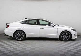 Подержанный автомобиль Hyundai Sonata 2019 года (4 фото)