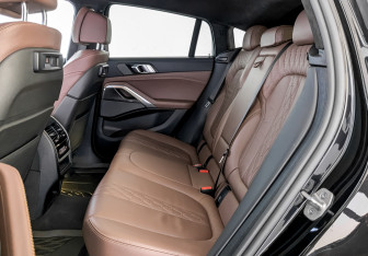 Подержанный автомобиль BMW X6 2021 года (12 фото)