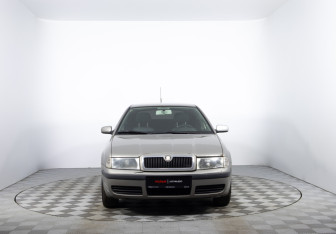 Подержанный автомобиль Skoda Octavia Liftback 2008 года (2 фото)